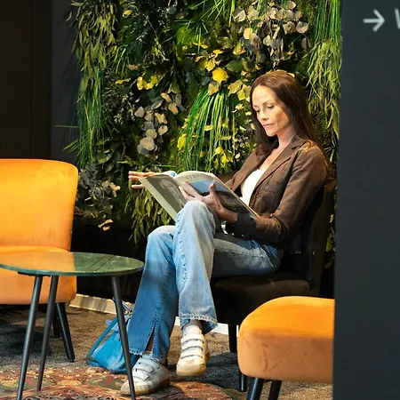 Juststay & エッセン